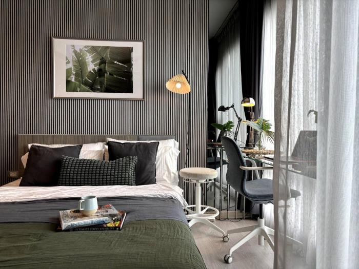 City Oasis: 5 Min to Metro, Pool & Gym, Essentials