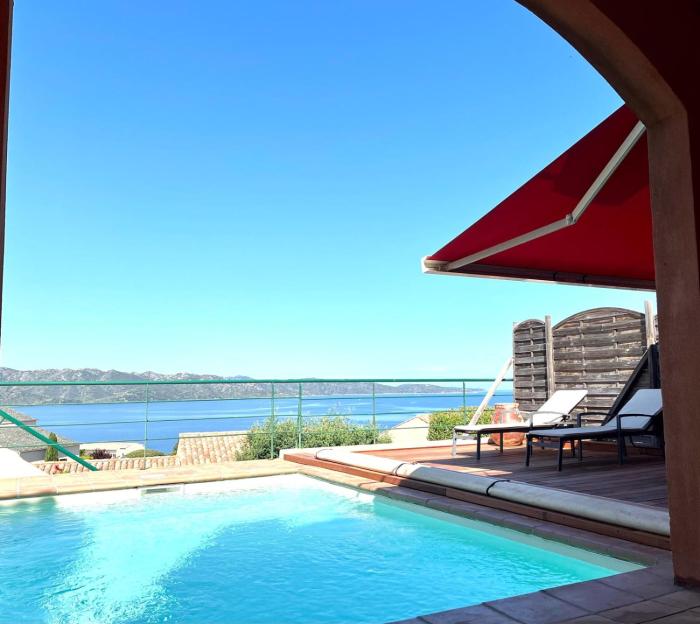 Villa avec piscine privative et vue imprenable sur le golf de Saint-Florent à 300 m de la plage