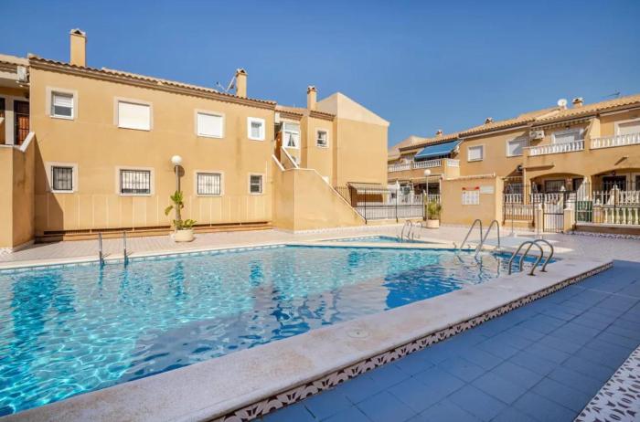 Charming Studio in Torrevieja, 75 sqm with Shared Pool