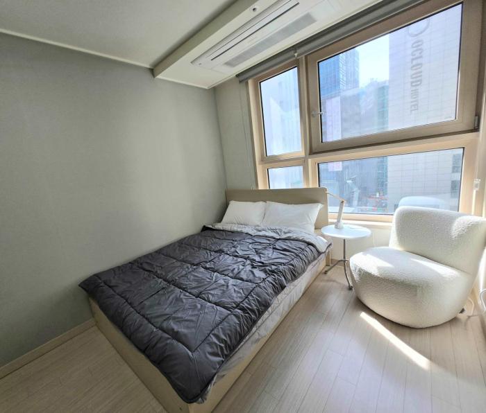 06 The house of Gangnam 1 minute from Shin Nonhyeon Station
