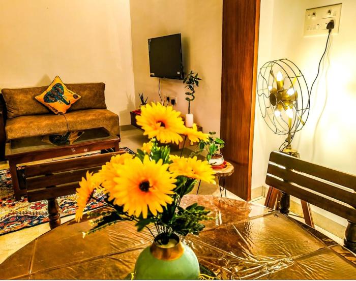 VERY Posh FF 2BHK - Heart of Py -2KM to Main Beach