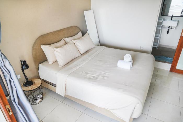 Greek House: Room wDesk and Shared Pool&Kitchen7