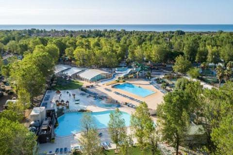 Mobil home premium plage et piscine domaine la yole proche valras plage