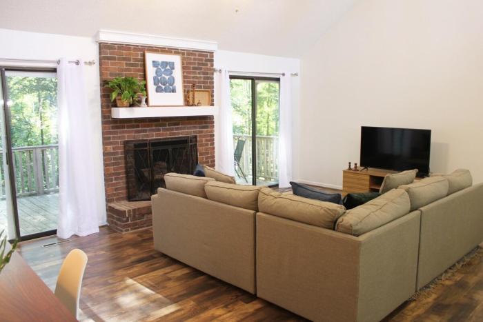 Paris Mountain Loft Home