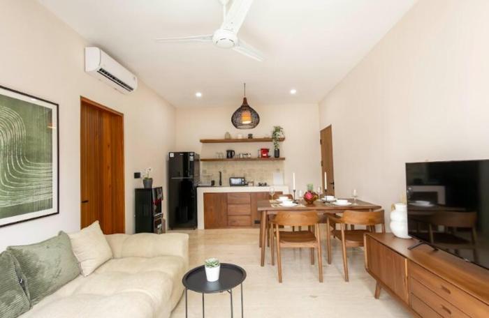 Modern 1BR with Spacious Living Room