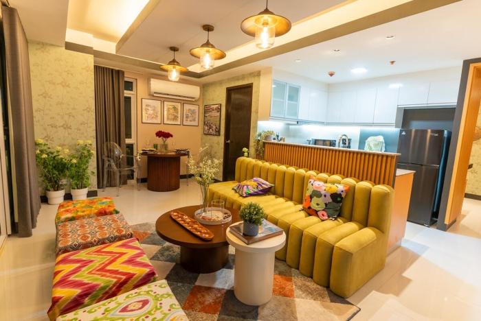 Premium 1BR suite Modern Filipino at BGC w balcony