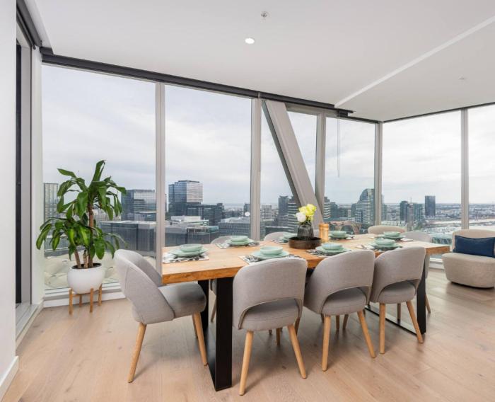 MEL WSP irresistible 3br2ba Apt Parking Pool GYM