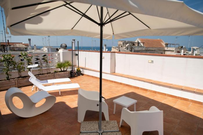 Old town apartment with sea view private rooftop