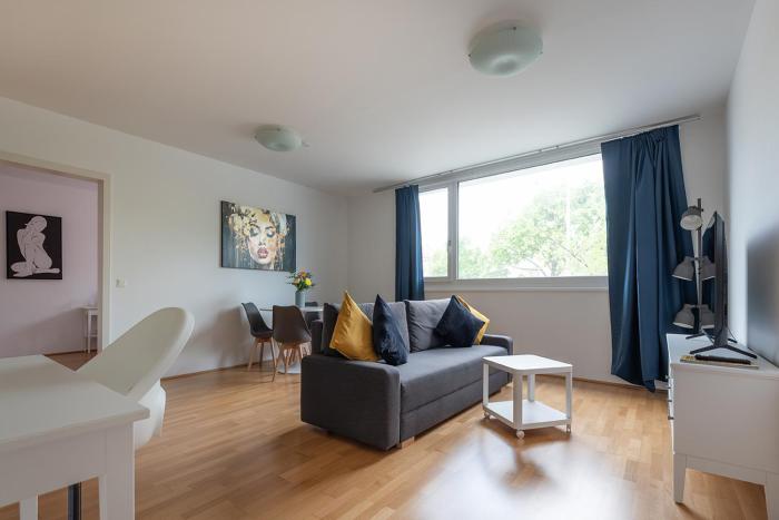 Between Old Danube and Danube Center - new, quiet and modern