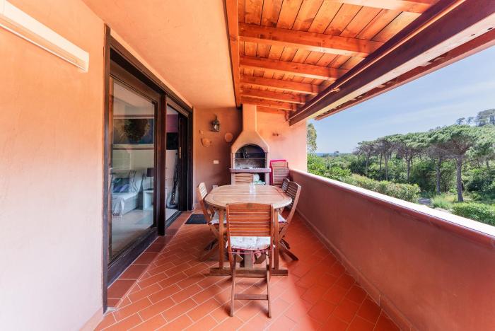 Purple House, 30m to beach