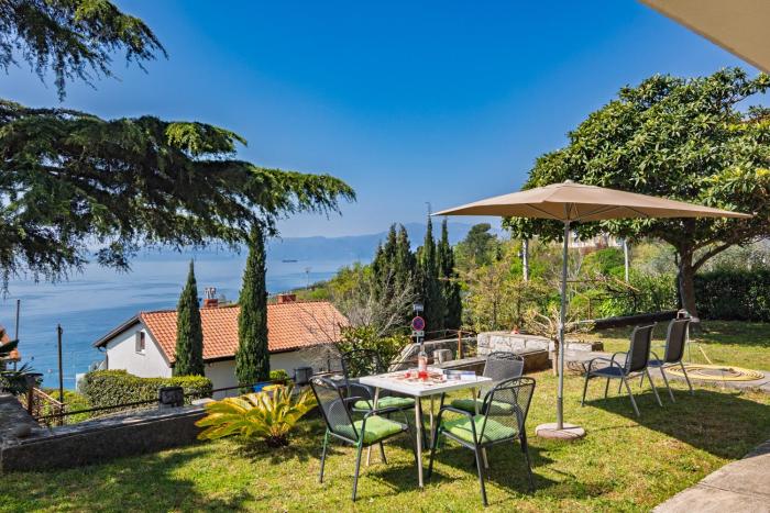 The Wave - Apt with Seaview and Garden - Happy Rentals