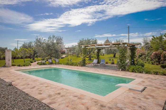 TD Il Faritrullo Trulli in the Itria Valley wPool