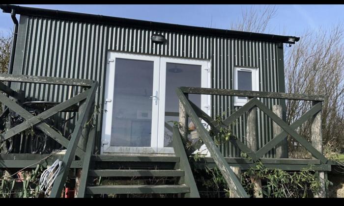 Shepherds hut in 7 acre field