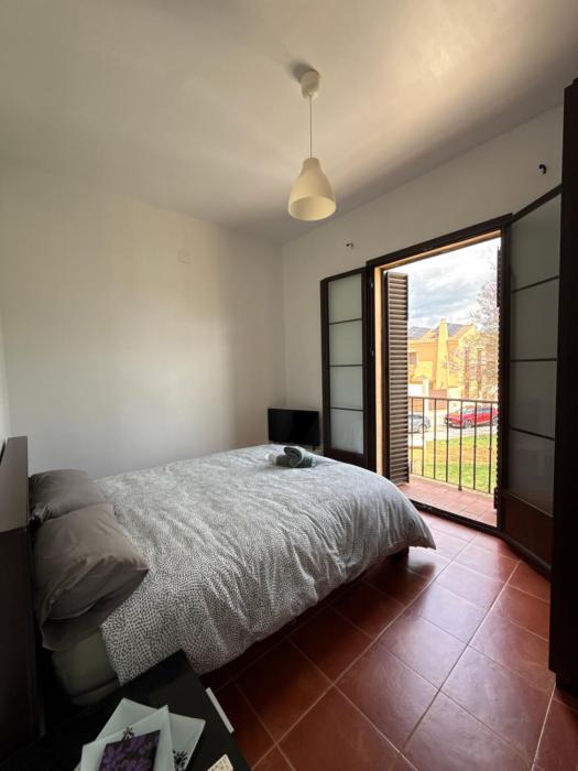 #1 HABITACIÓN DOBLE con baño compartido SEVILLA DELUXE LOS ROSALES