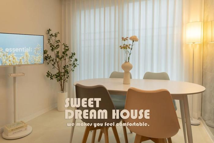 Sweet Dream House #A Quiet Rest That Warmly Embraces You Even on Unfamiliar Nights