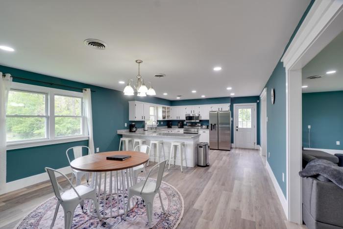 Walk to Stores: Home in Historic Shepherdstown!