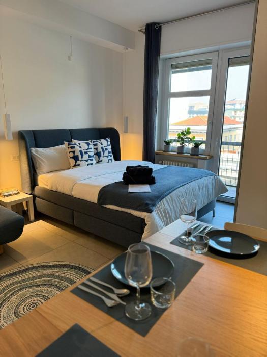 PS is just above the Subway M3 - 9mins to Duomo