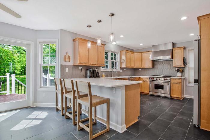 Beautiful 4BR - Walking Distance to Stadium