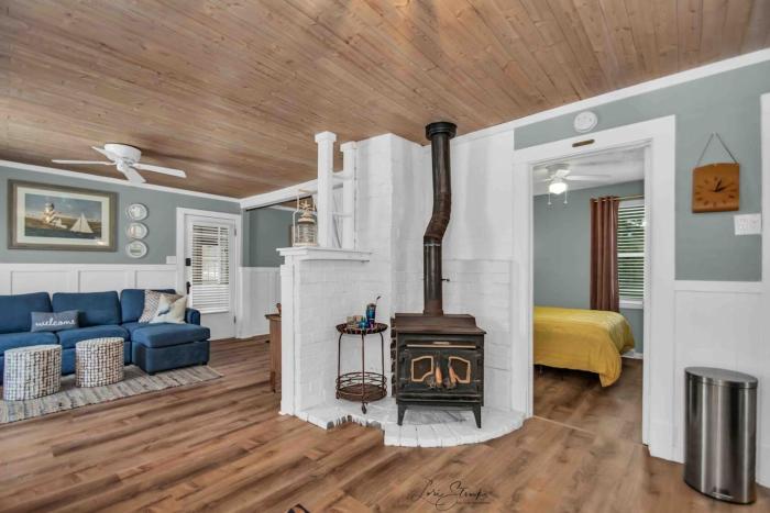 Beachglass Cottage - Family Friendly Kids and Pets