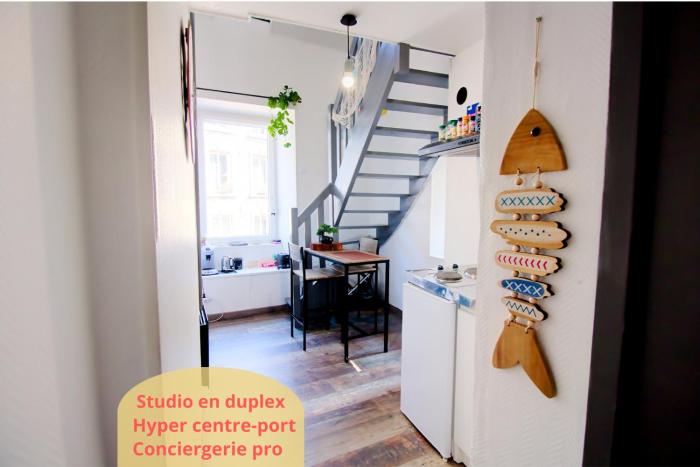 Petit Duplex Lumineux, hyper centre à 2 pas du port, Intendance Luxury Host