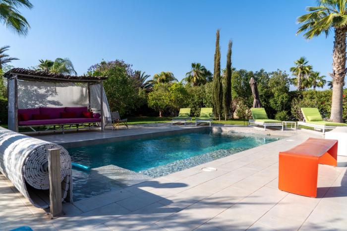 Villa Lasri, , Stylish with Heated Pool, and BBQ