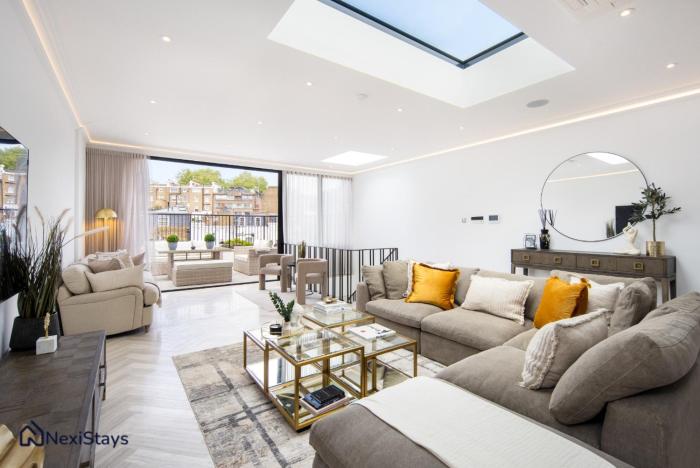 1 Min Walk to Harrods, Knightsbridge Penthouse