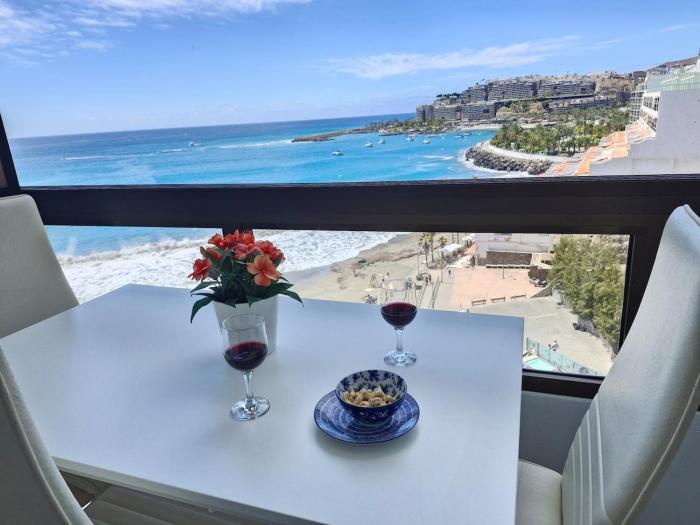 Patalavaca beach apartment with stunning ocean view