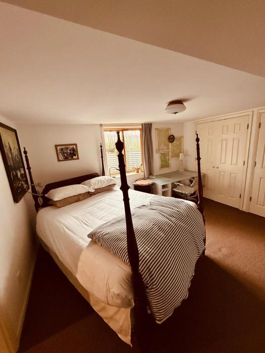 Southeast Portland Parkside Gem on Mount Tabor