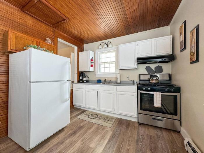 NEW - Mins to Manchester - Nashua - Queen Bed