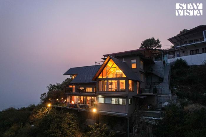 StayVista at Bourbon Sky with Bonfire, BBQ, Lawn