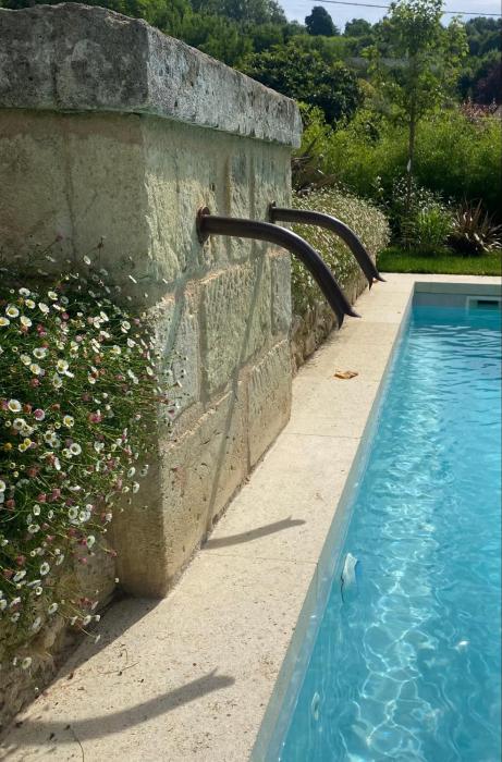 DE LART À LA MANIÈRE - Chambre dHôtes de Charme - 2 Suites Haut de Gamme - Idéal Couple & Famille - Piscine - Terrasse - Calme - 15min Saint-Émilion - EXPÉRIENCE Restauration dOeuvre dArt