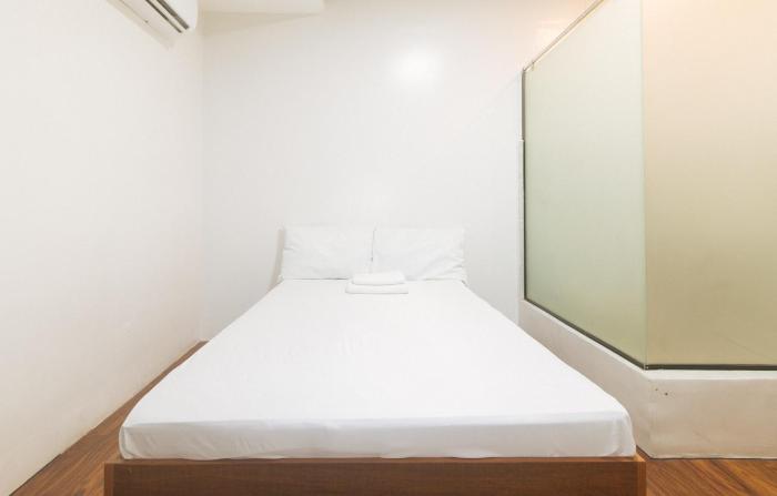 GREN PLACE near Baclaran Airport Road by RedDoorz