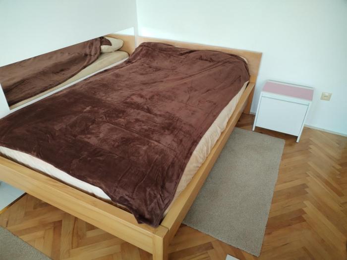 inchiriez 2 camere in ap cu 3 camere citeste si la despre gazda