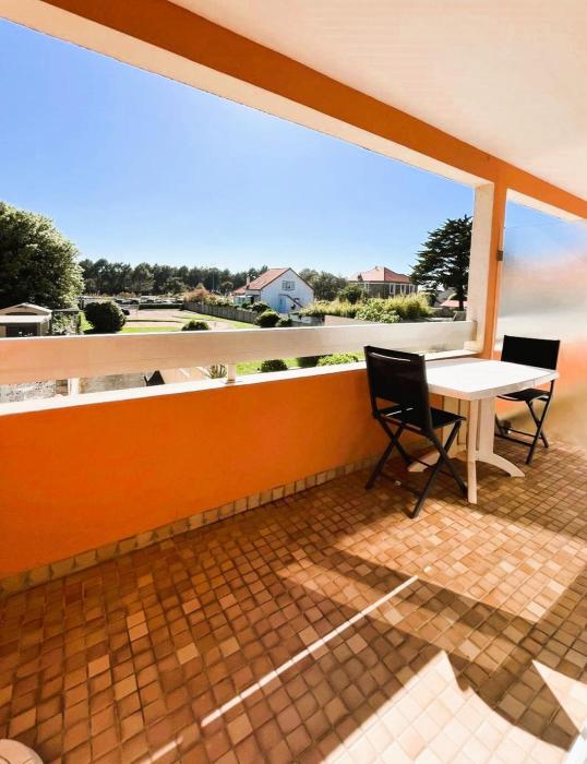 Plage et centre à 100m avec balcon et parking privé 4 pers