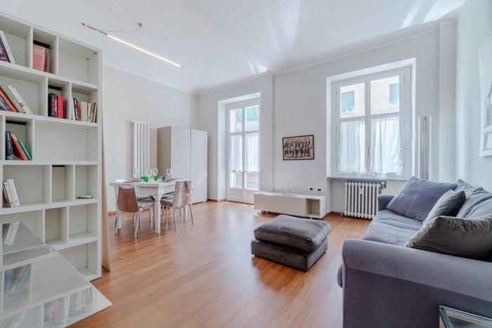 GuestHost - Bright Flat just 500 mt to Porta Nuova