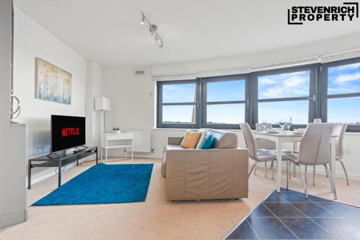 Group-Friendly Skyline View in Reading, sleeps 5