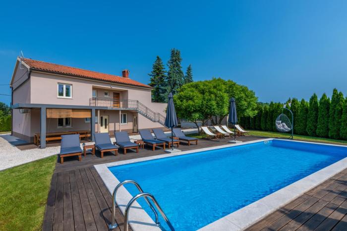 Villa Lavanda near Pazin, a modern pool villa in the heart of Istria