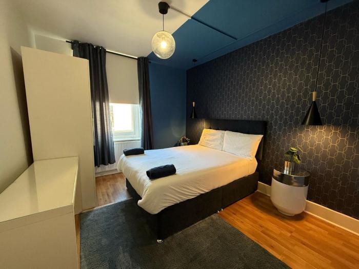 A6-3 Bed 2nd Floor Flat near Elephant and Castle