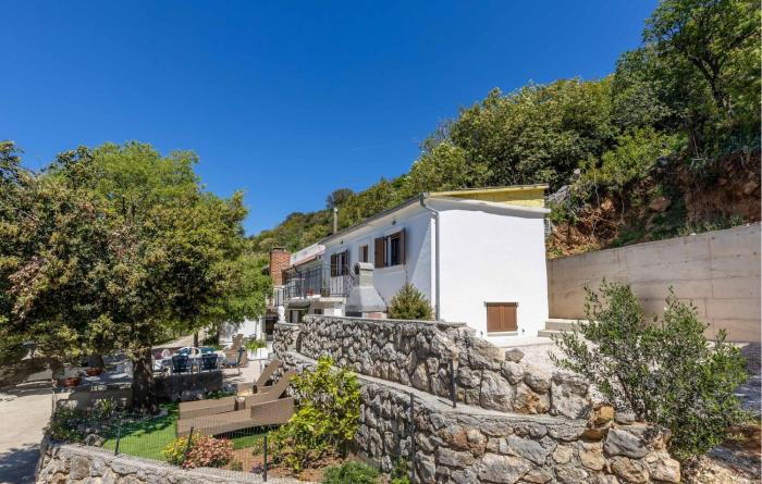 Stunning Home In Mundanije With Wifi