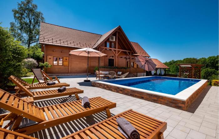 Four-Bedroom Holiday Home In Velika Buna