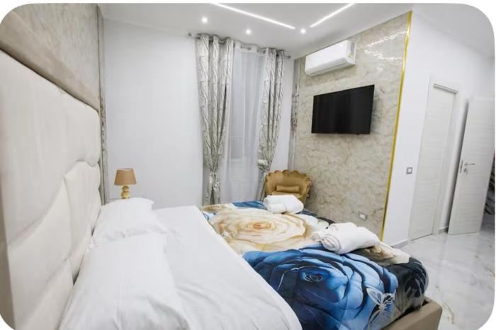 B&B luxury house gold