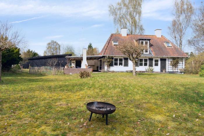 Charming House With 5000M Garden And Forest