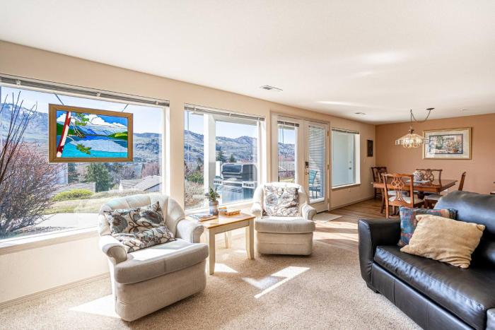 Condo in Chelan - Mountain Views
