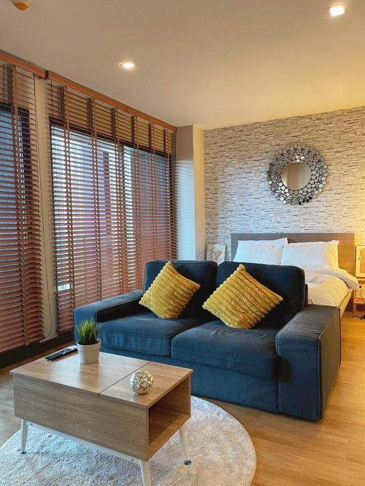 Luxury Condo Skywalk BTS Thonglor Pool Gym and Netflix