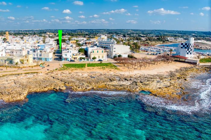 IL Comandante a 100 m dalla spiaggia