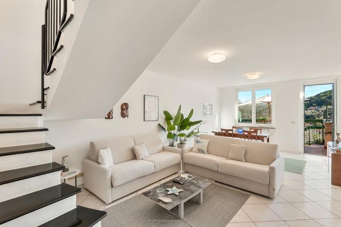 RoadToTheSeaLerici Private parking terrace