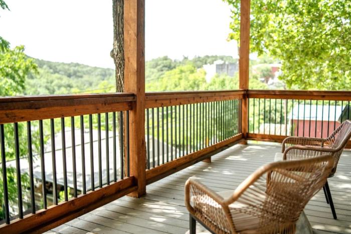 151 Spring Downtown Eureka Springs Suite B