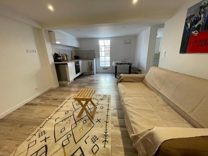 charmant appartement neuf en plein centre du village de collobrières