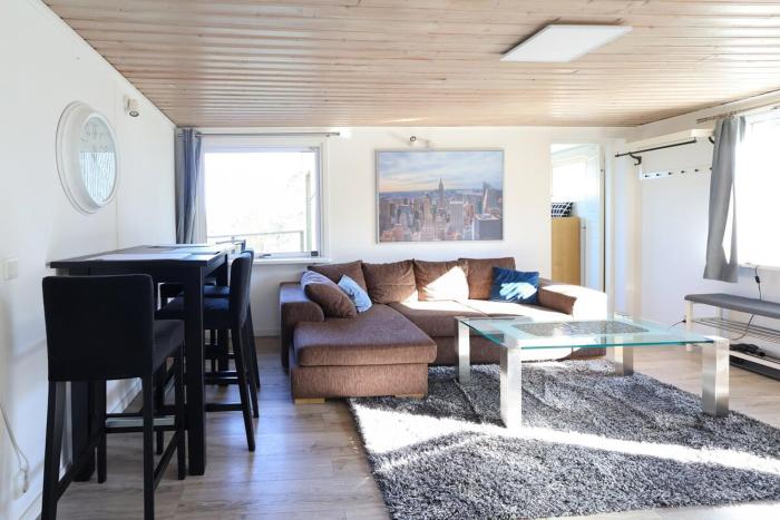 5 Beds - Premium Home - Free Parking - Wifi