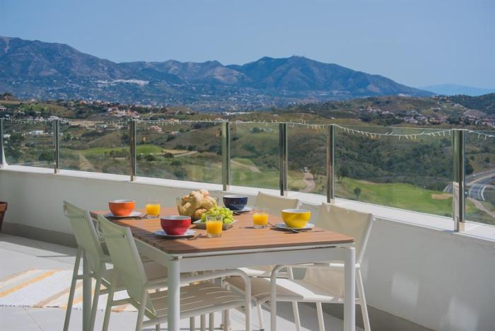 Split-level apartment with spa & private rooftop